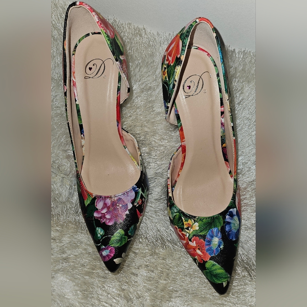 Delicious Multicolor Floral Women's Heels - Picture 2 of 6